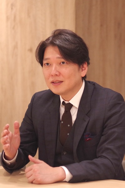 岡 健作